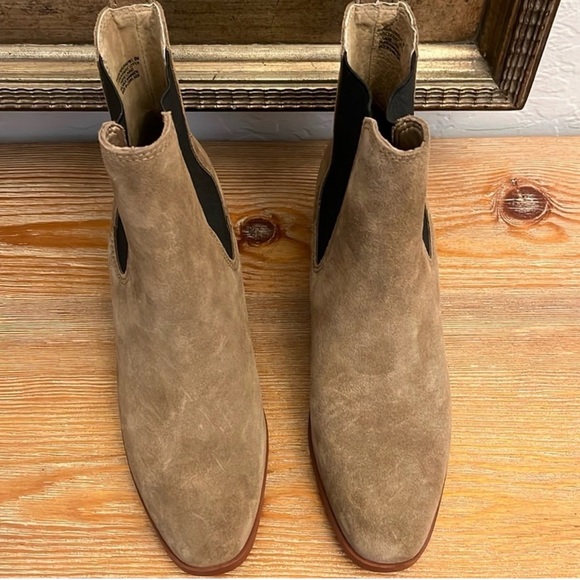 NWOT STEVE MADDEN RHIANNON Suede Leather Ankle Boot - Picture 2 of 10